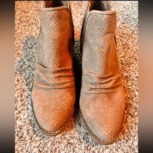Report Women's Suede Tan Ankle Booties 7.5